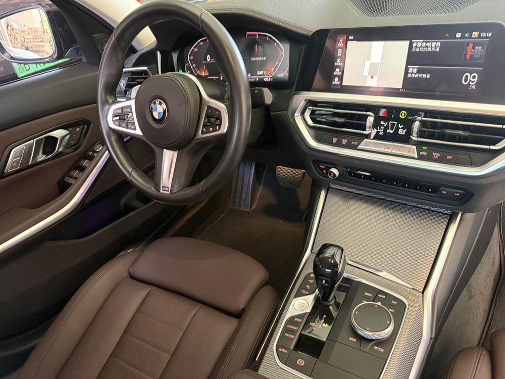 BMW 3 Series 2019 car image #17