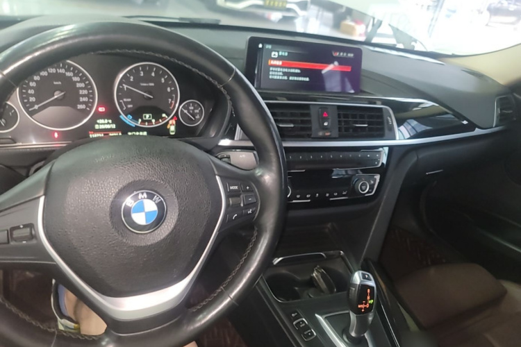 BMW 3 Series 2019 car image #10