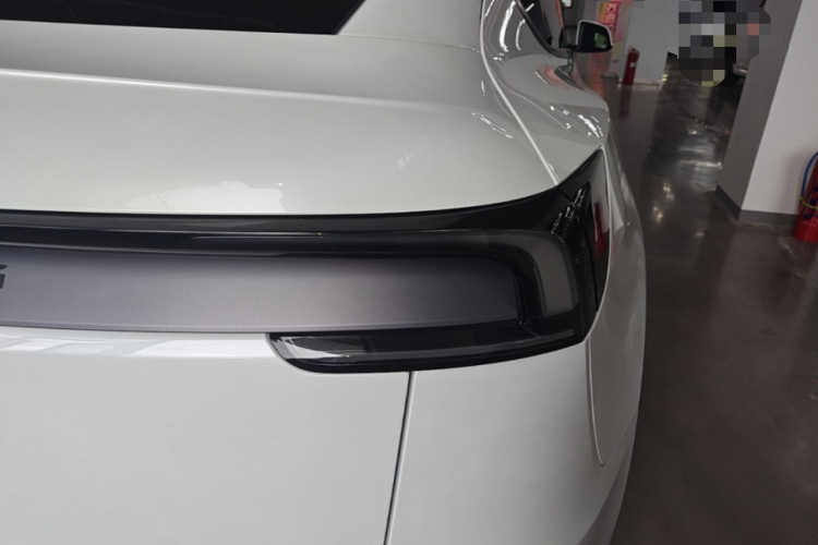 Tesla Model Y 2025 #8 Tesla Model Y 2025 car image #8