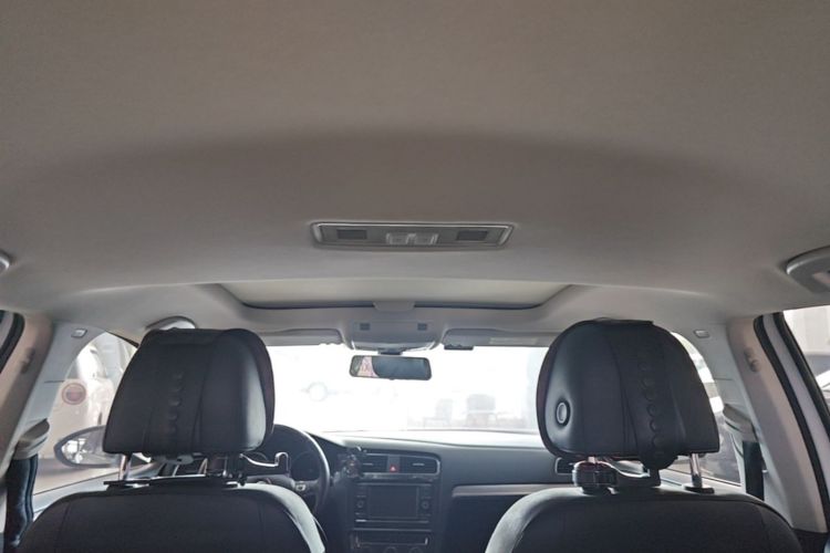 Volkswagen Golf 2018 car image #18
