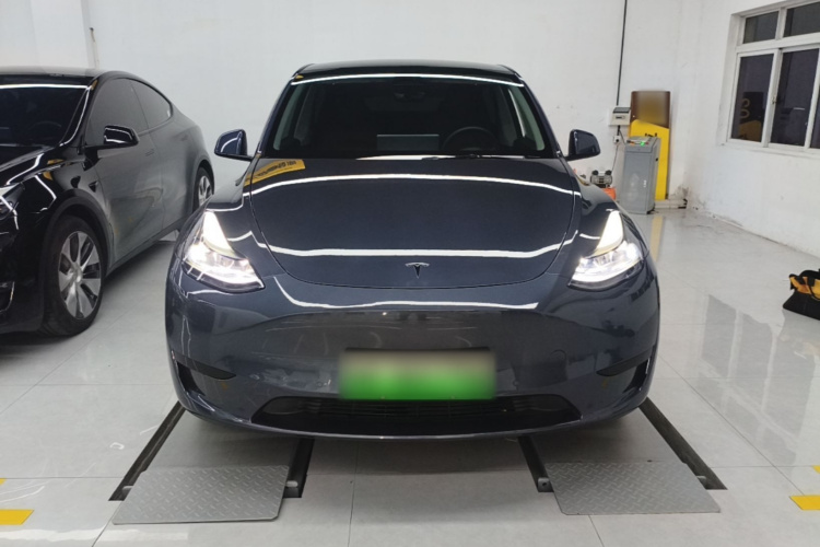 Tesla Model Y 2022 immagine di auto #3