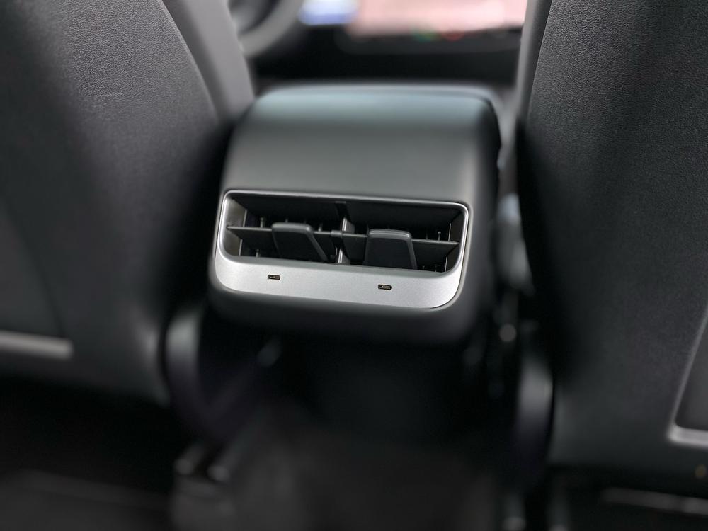 Tesla Model Y 2025 #13 Tesla Model Y 2025 car image #13