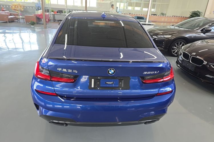 BMW 3 Series 2019 #6 BMW 3 Series 2019 car image #6