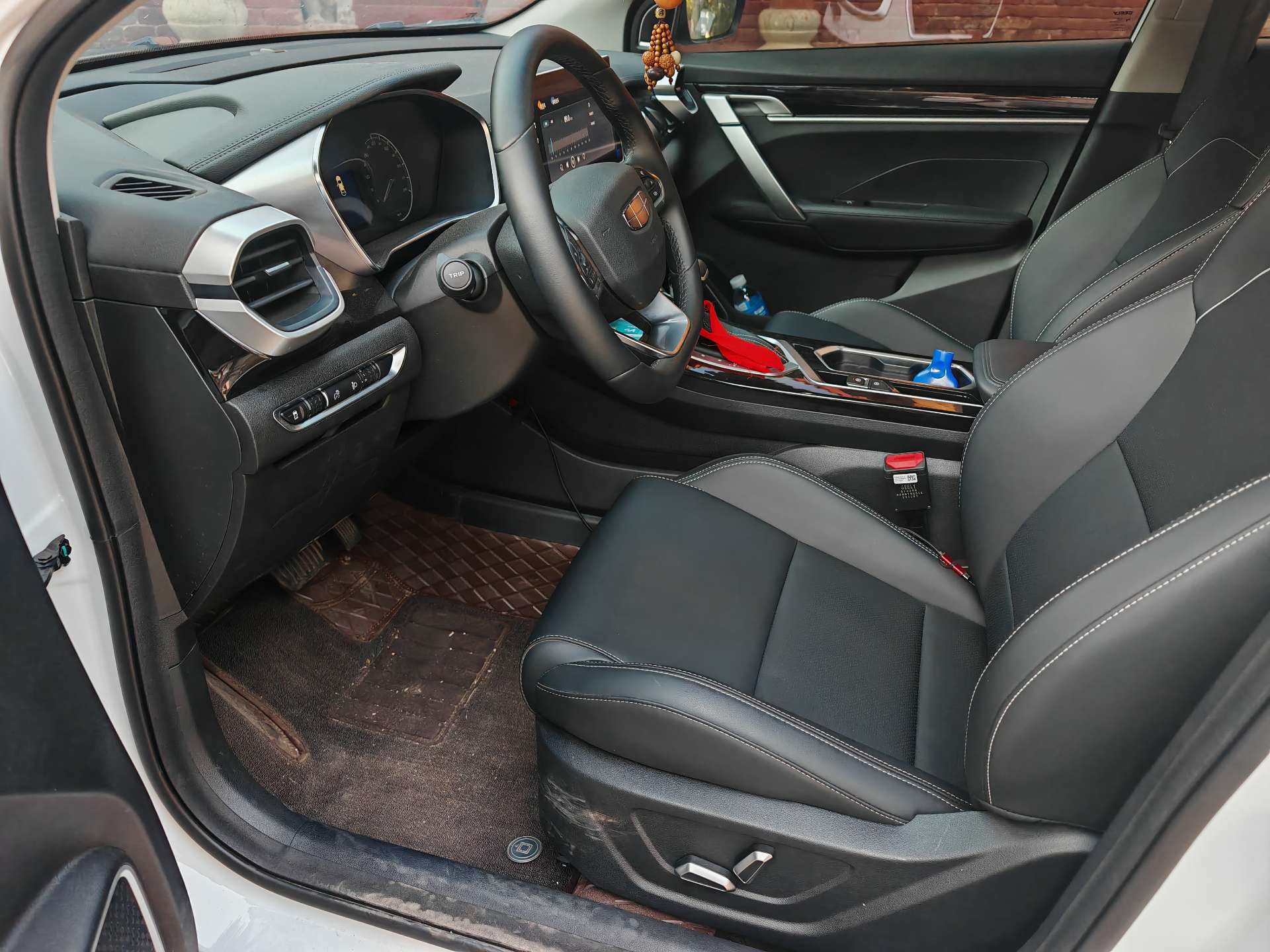 GEELY Coolray 2026 car image #5