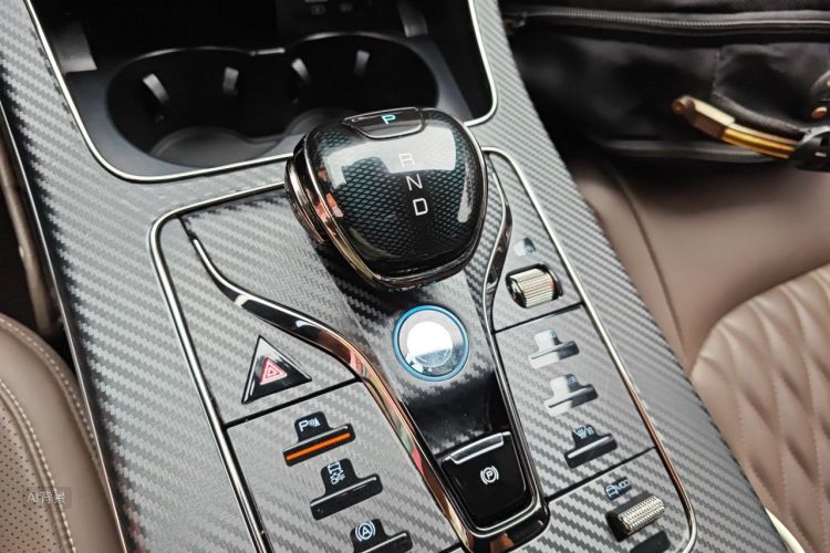 BYD Han 2023 car image #16