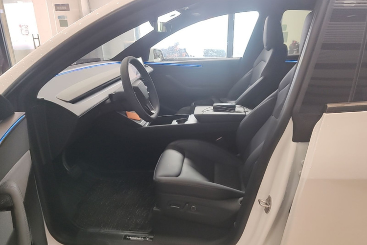 Tesla Model Y 2026 car image #15