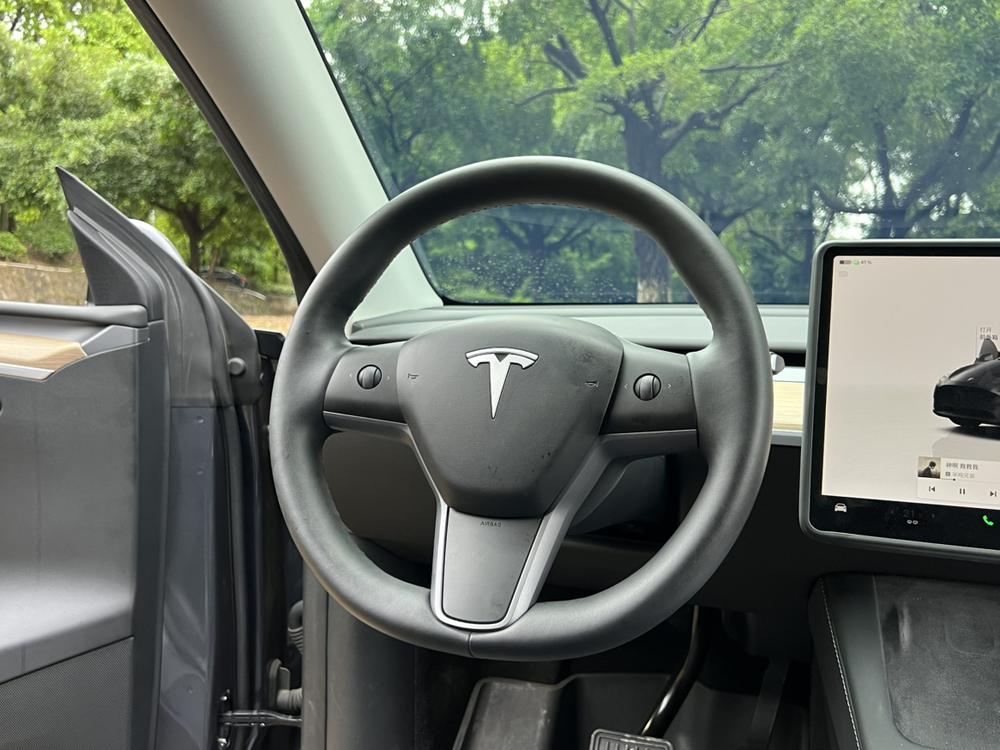 Tesla Model Y 2022 #16 Tesla Model Y 2022 car image #16