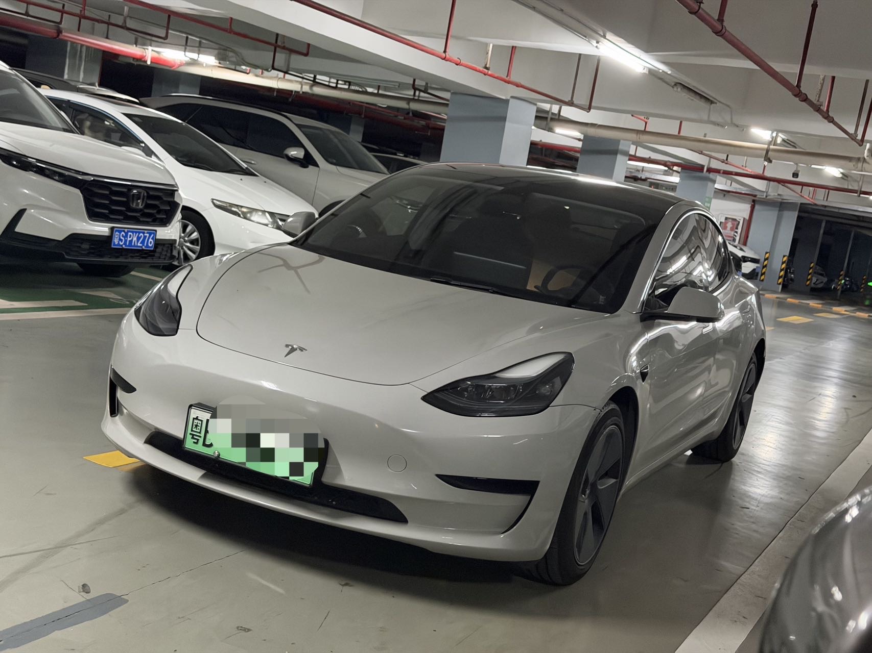 Tesla Model 3 2023 immagine di auto 