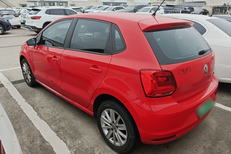Volkswagen Polo 2015 car image #5