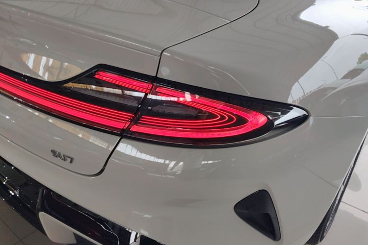 MI SU7 2025 #8 MI SU7 2025 car image #8