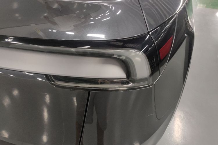 Tesla Model Y 2025 #8 Tesla Model Y 2025 car image #8