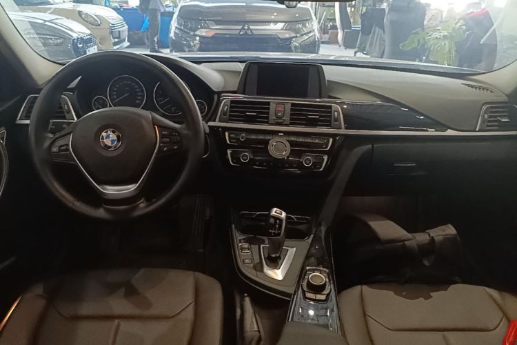 BMW 3 Series 2017 car image #10