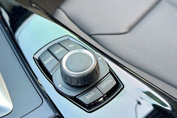 BMW 3 Series 2017 #17 BMW 3 Series 2017 car image #17