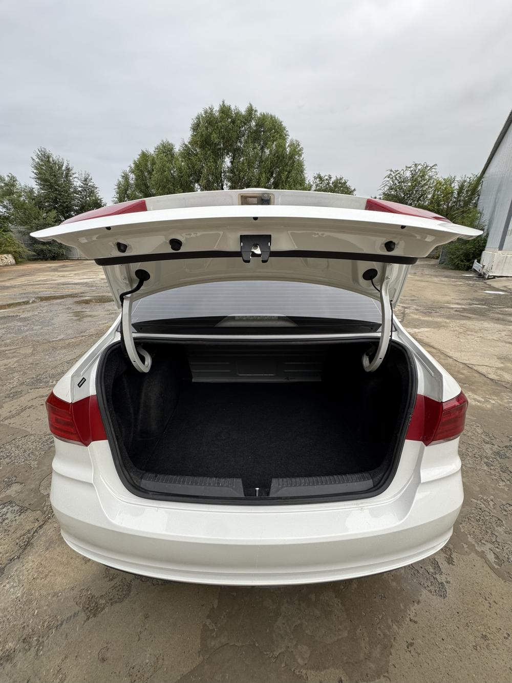 Volkswagen Santana 2021 car image #8