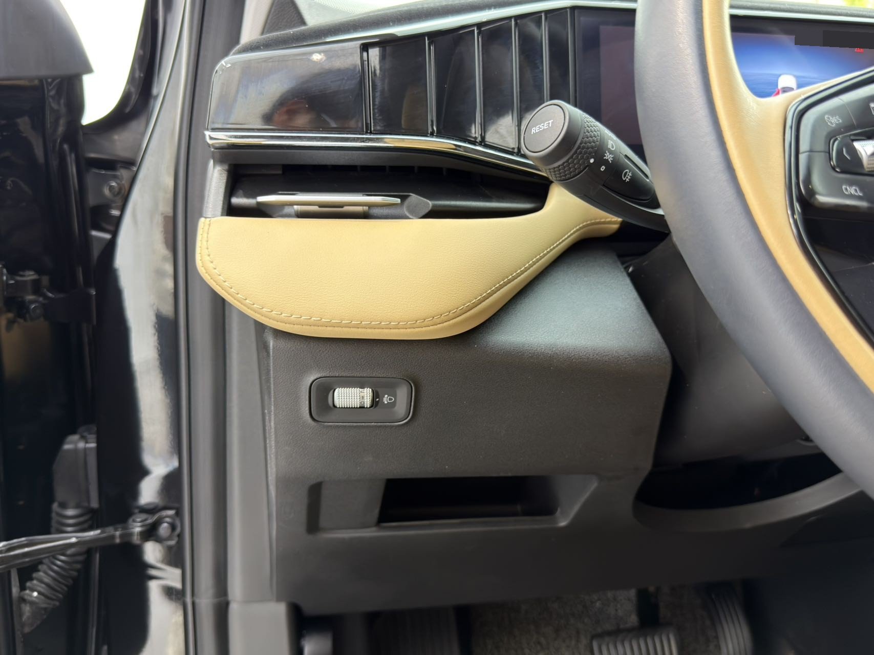 GEELY Boyue L 2023 car image #8