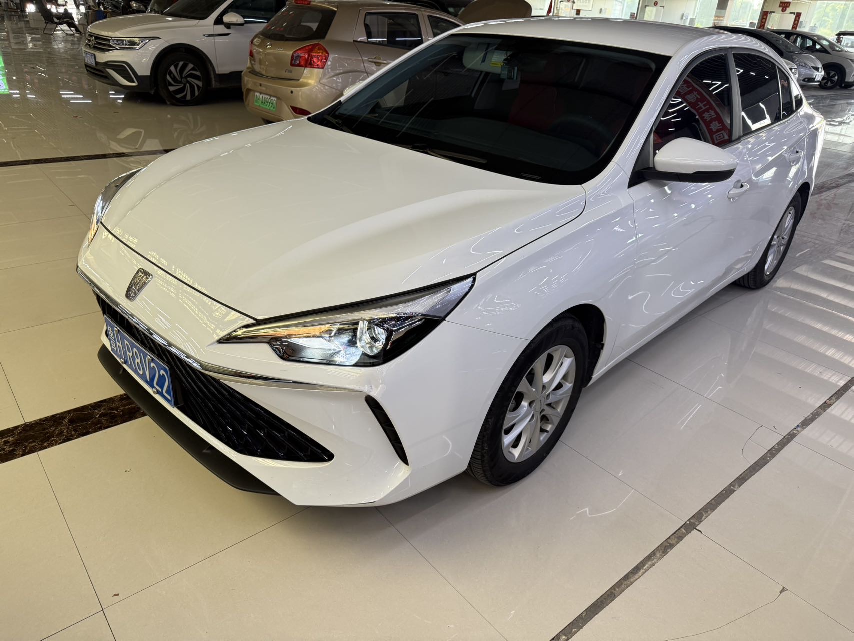Roewe i5 2024 image de voiture 