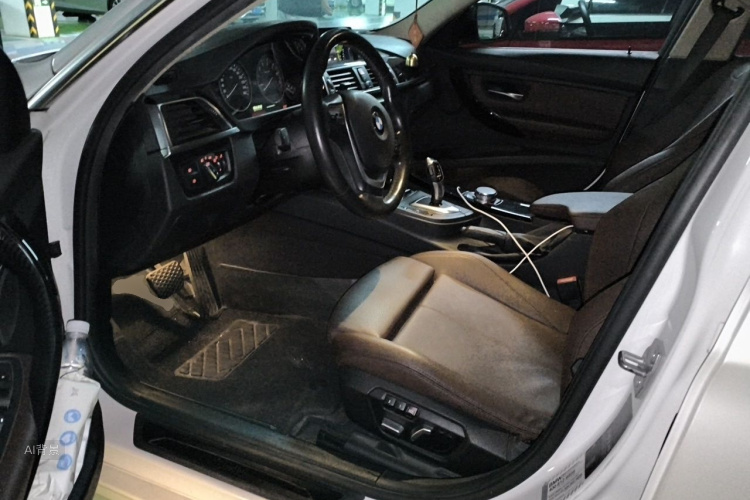 BMW 3 Series 2018 car image #18