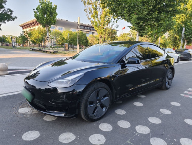 Tesla Model 3 2021 car image 