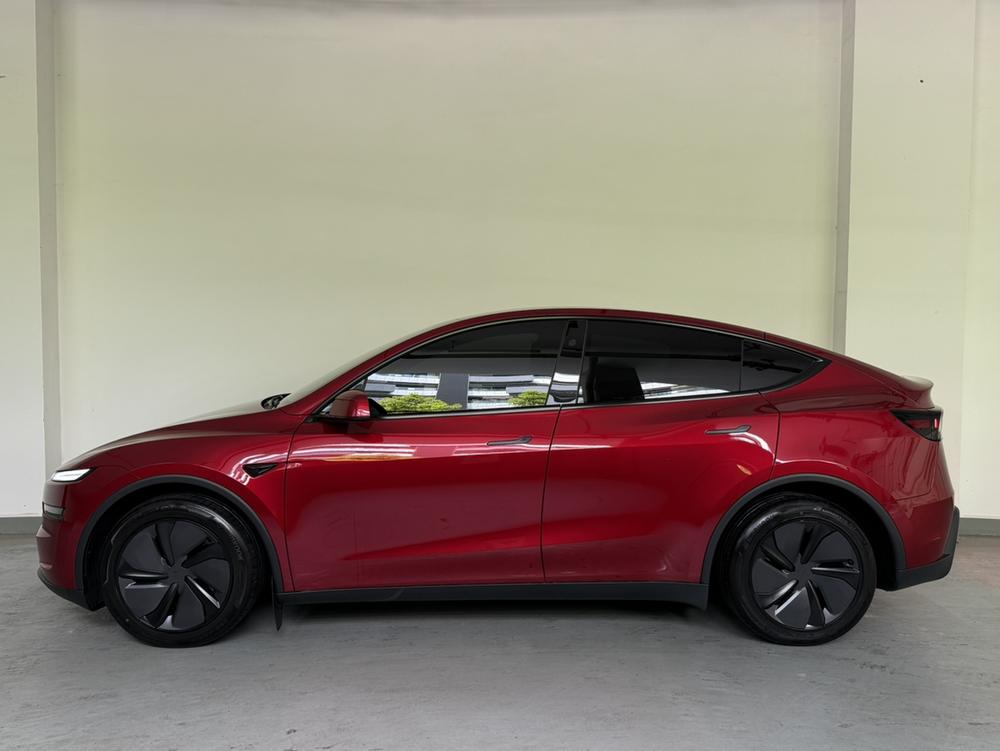 Tesla Model Y 2025 car image #3