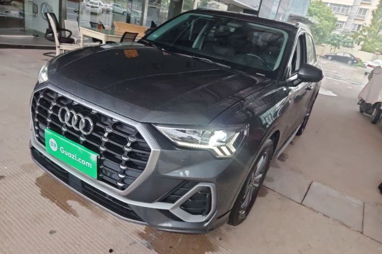Audi Q3 2021 car image #2
