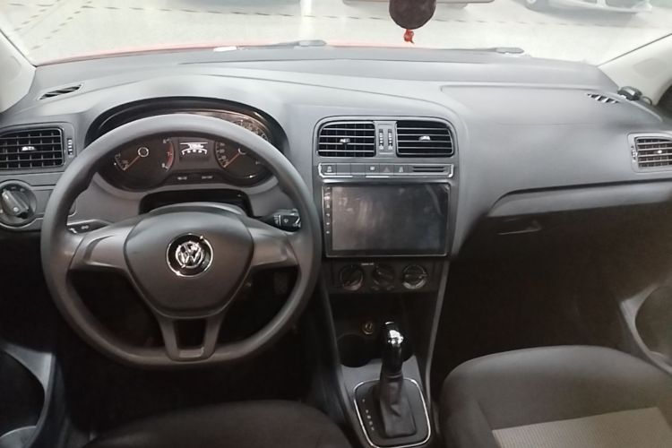 Volkswagen Polo 2018 car image #10