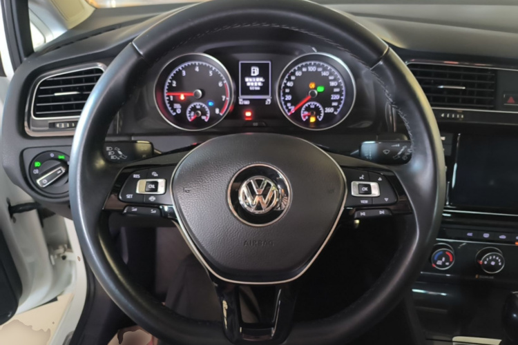 Volkswagen Golf 2019 car image #11