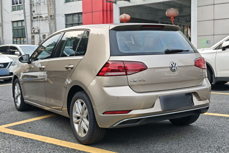 Volkswagen Golf 2018 car image #5