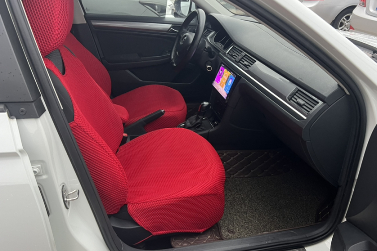 Volkswagen Bora 2016 car image #9