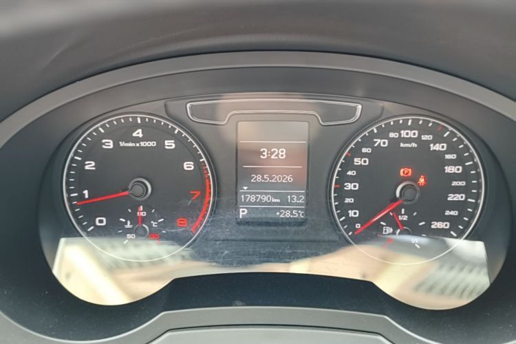 Audi Q3 2016 #16 Audi Q3 2016 car image #16