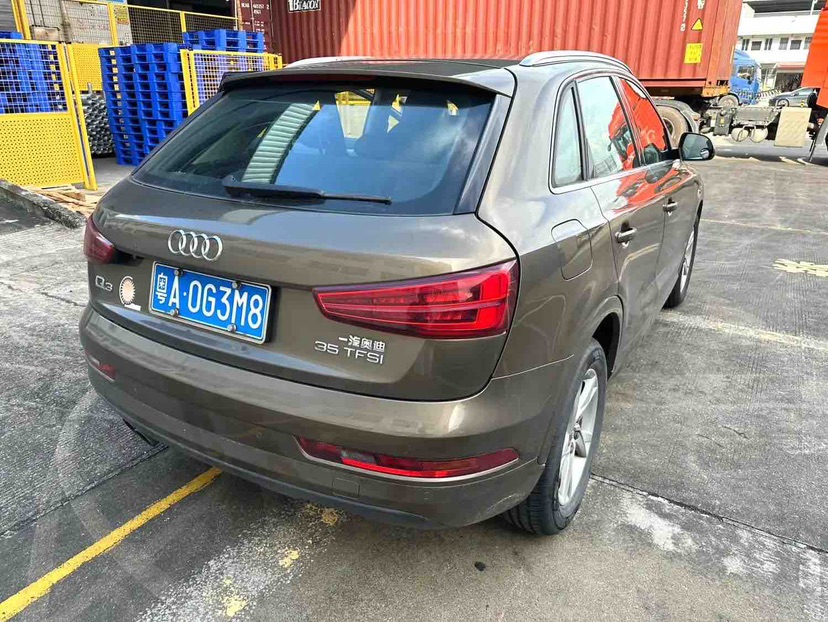 Audi Q3 2018 car image #5