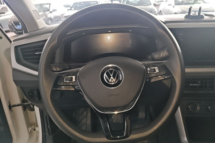 Volkswagen Polo 2023 car image #11