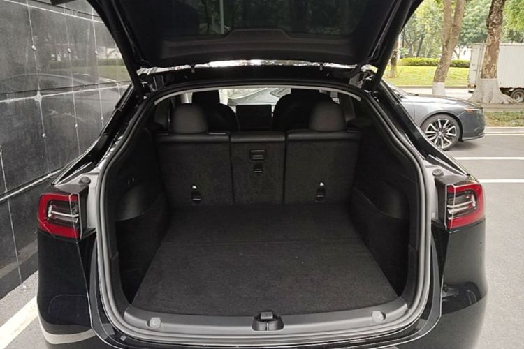 Tesla Model Y 2023 immagine di auto #25