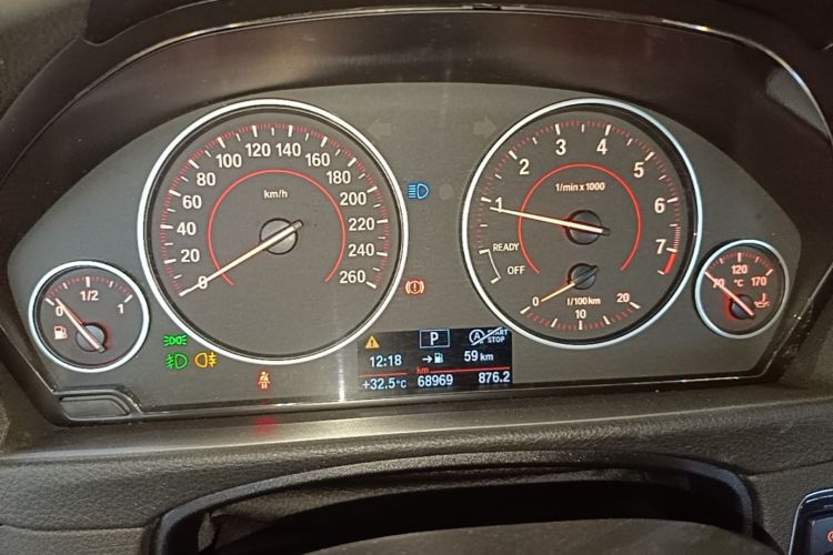 BMW 3 Series 2017 car image #16