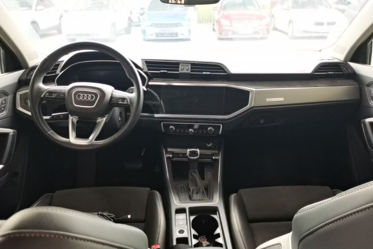 Audi Q3 2021 car image #9