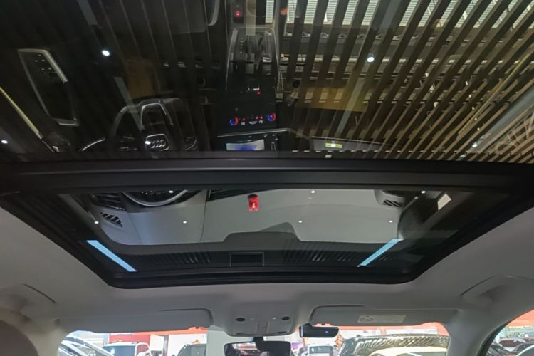 Audi Q3 2023 car image #20