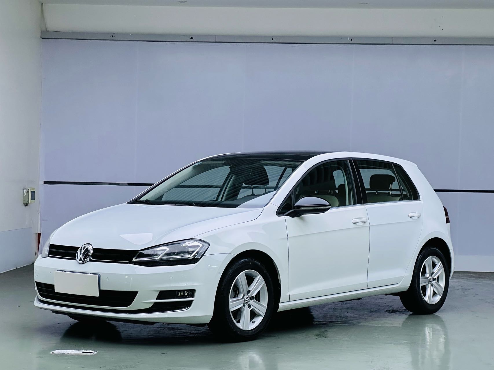Volkswagen Golf 2017 car image 