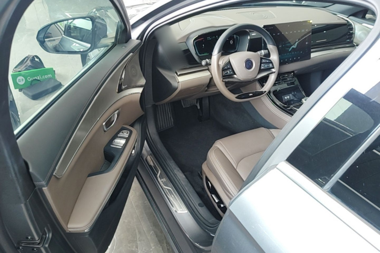 BYD Han 2023 car image #12