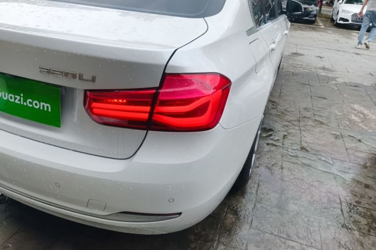 BMW 3 Series 2018 car image #8
