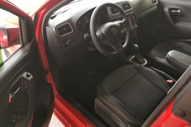 Volkswagen Polo 2014 car image #16