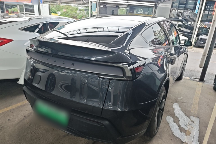 Tesla Model Y 2025 #7 Tesla Model Y 2025 car image #7
