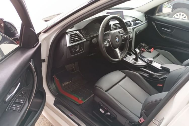 BMW 3 Series 2017 car image #25