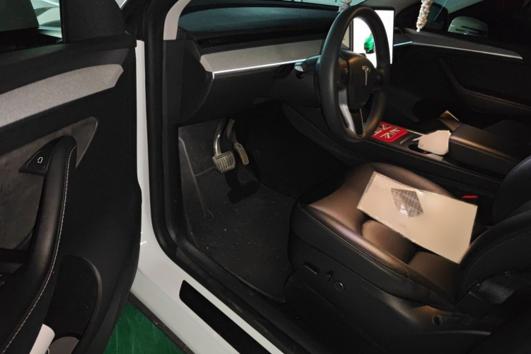 Tesla Model Y 2024 #13 Tesla Model Y 2024 car image #13
