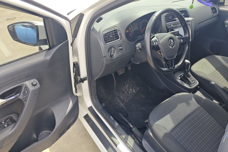 Volkswagen Polo 2018 صورة سيارة #12