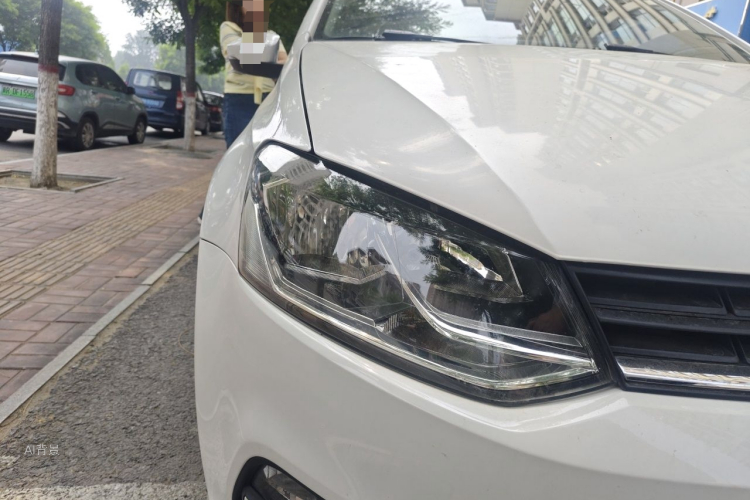 Volkswagen Polo 2015 car image #8