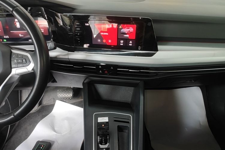 Volkswagen Golf 2021 car image #13
