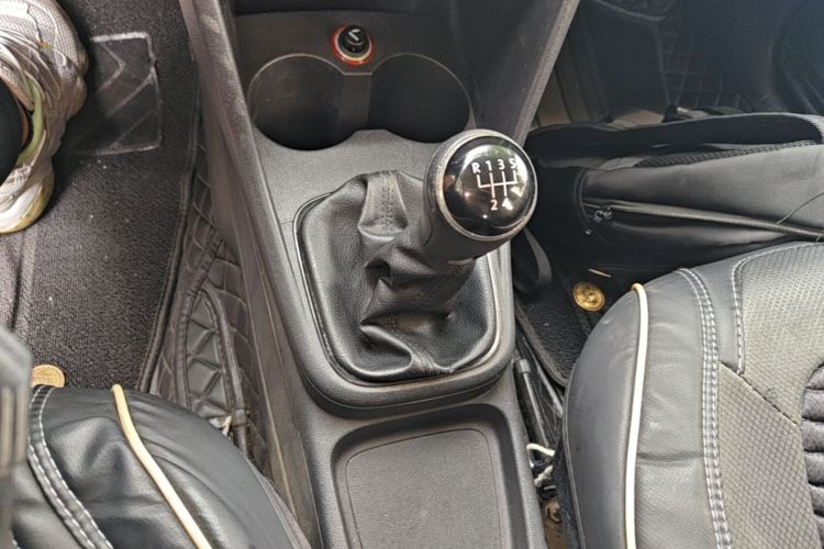 Volkswagen Polo 2015 #14 Volkswagen Polo 2015 car image #14