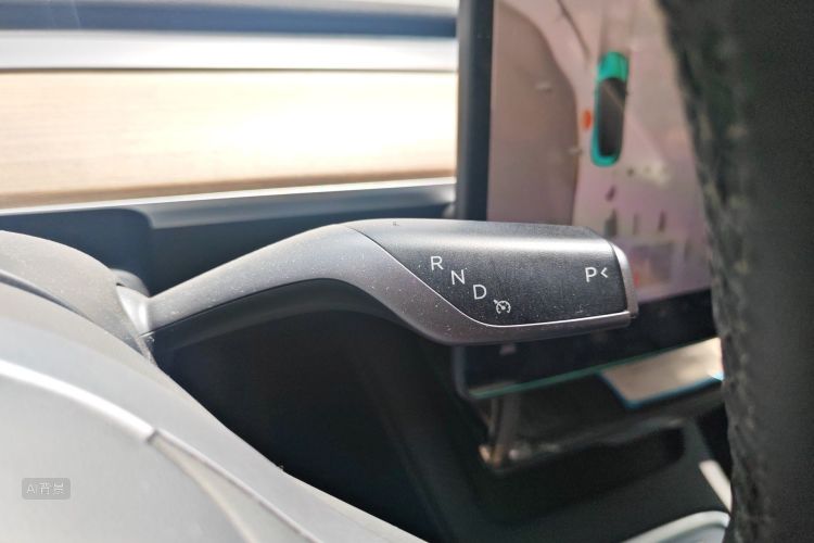 Tesla Model 3 2023 car image #16
