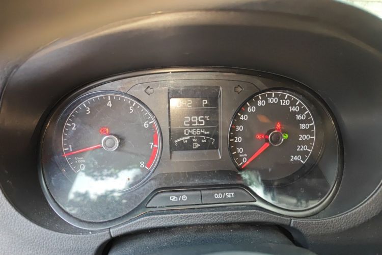 Volkswagen Polo 2016 car image #12