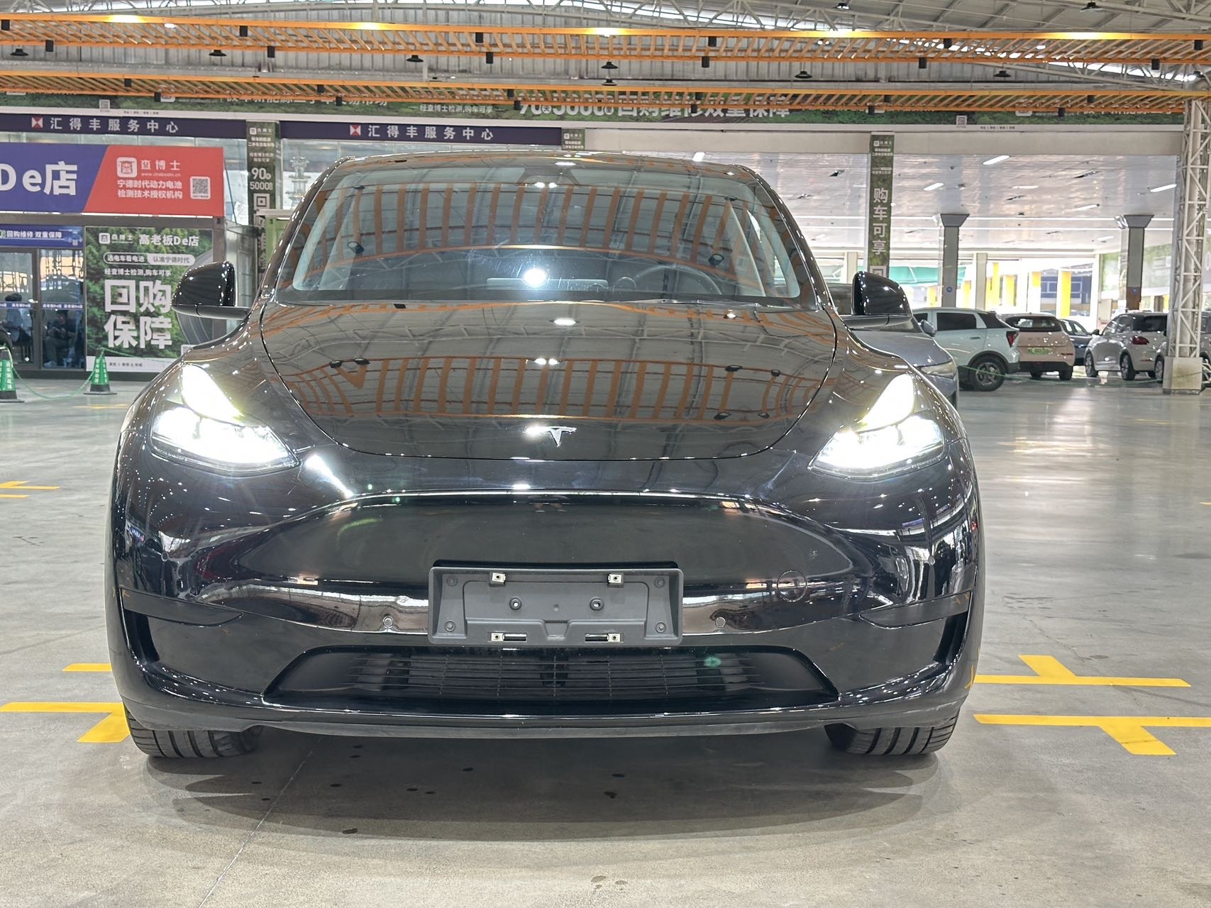 Tesla Model Y 2023 car image #2