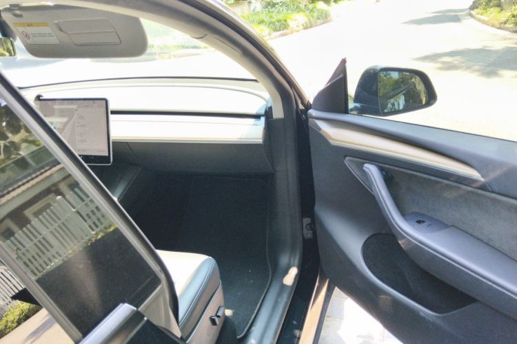 Tesla Model Y 2021 #27 Tesla Model Y 2021 car image #27